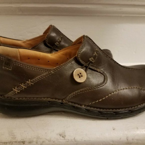 CLARKS 10 M US Women Dark Brown Leather Slip-ons - Picture 1 of 8